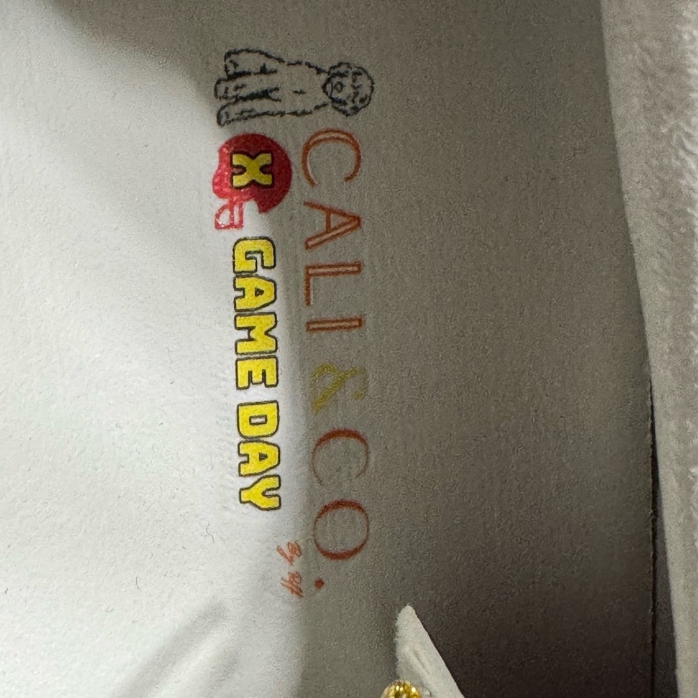 Kansas City Chiefs Stylish Women's Sneakers with Gold and Red Accents - Picture 5 of 5